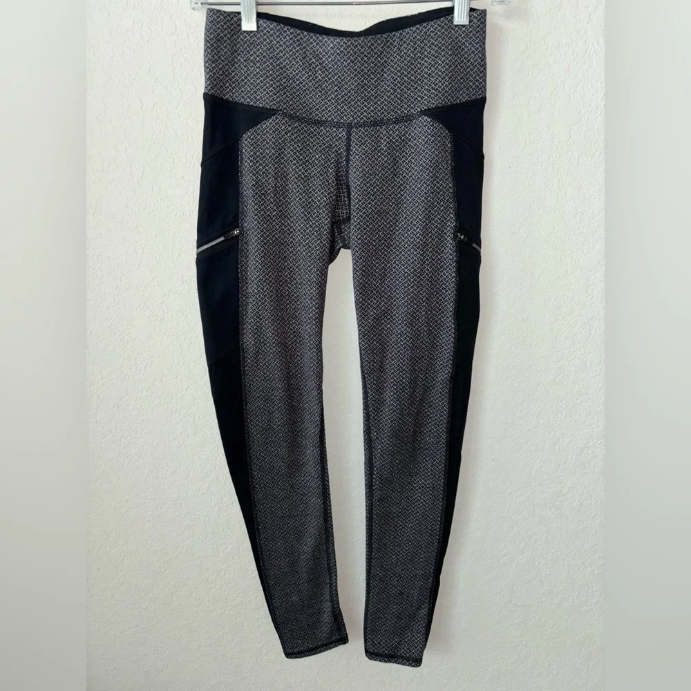 Athleta Criss Cross Drifter Legging Size XS Gray Black Zip Pockets
